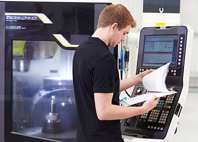 CNC Machine Operators in Canada – Roles, Skills, & Career Pathways